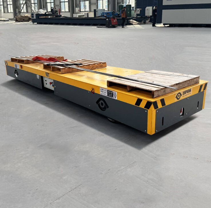 广东某公司使用10吨地平车搬运钢材客户现场