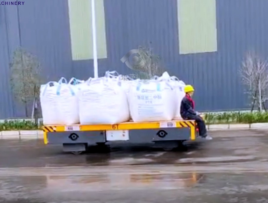 江蘇某公司使用6噸電動地平車運輸噸包客戶現(xiàn)場