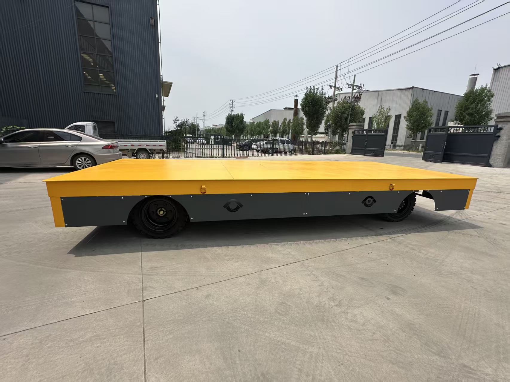 实心橡胶花纹轮胎电动无轨搬运车